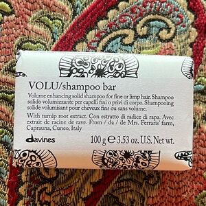 Davines VOLU shampoo bar
